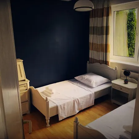 Vhostel